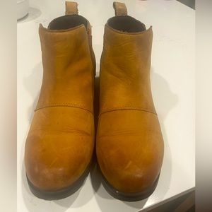 SOREL ankle boots